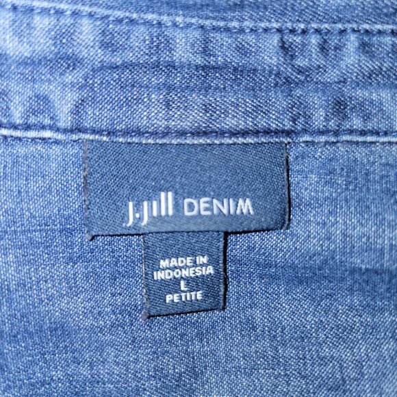 Chambray shirt - goes with EVERYTHING - Picture 4 of 7